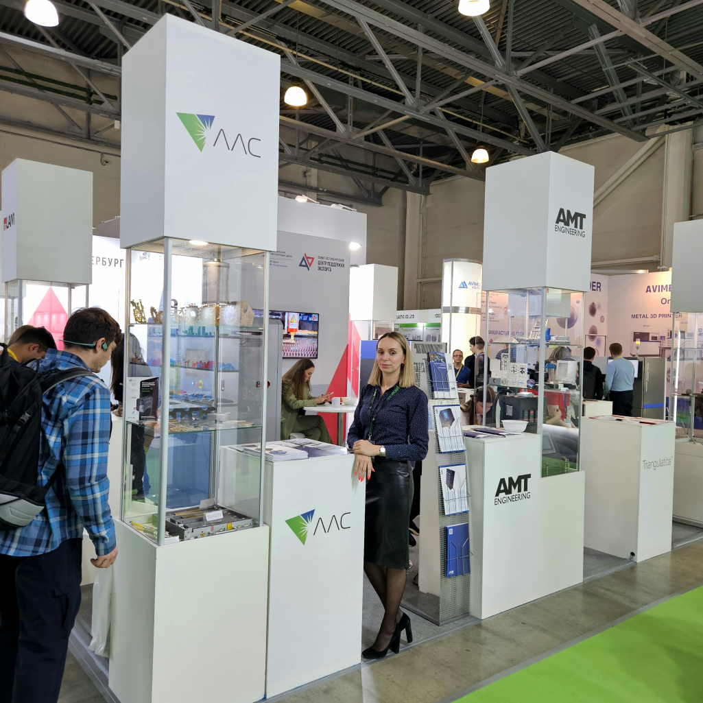 RosMouls стенд ЛЛС.jpg