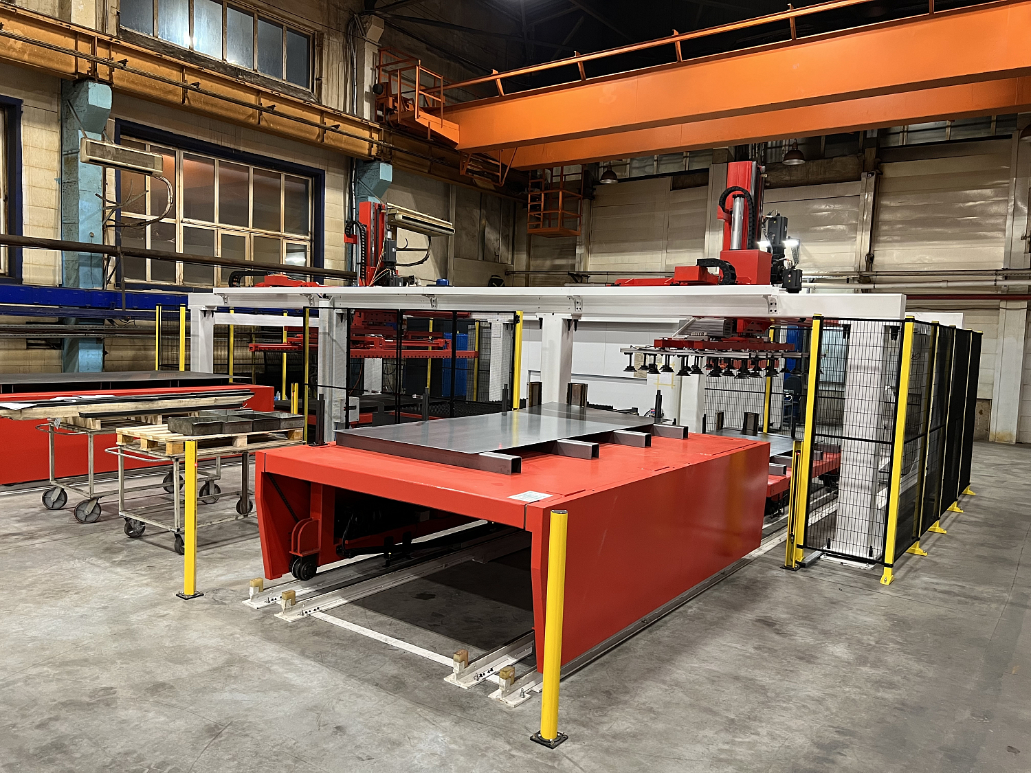 Установка двух станков лазерной резки серии Marvel 3015 Pro с системой автозагрузки листового металла 